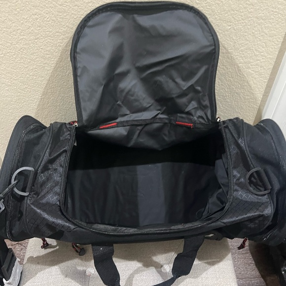 NWOT Toyota Black Duffel Bag by Leeds - Picture 8 of 11